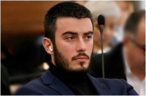 Նորմալ երկրում այս պահին արդեն կեսը աշխատանքից ազատված կլինեին, մյուս կեսն էլ՝ ձերբակալված